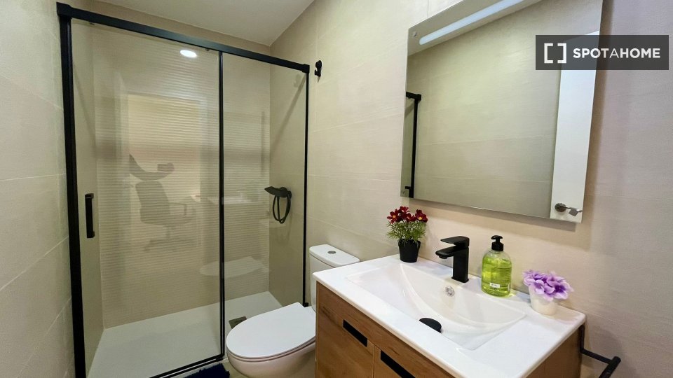 Double room Valencia, 3 beds, 17m² — photo 6