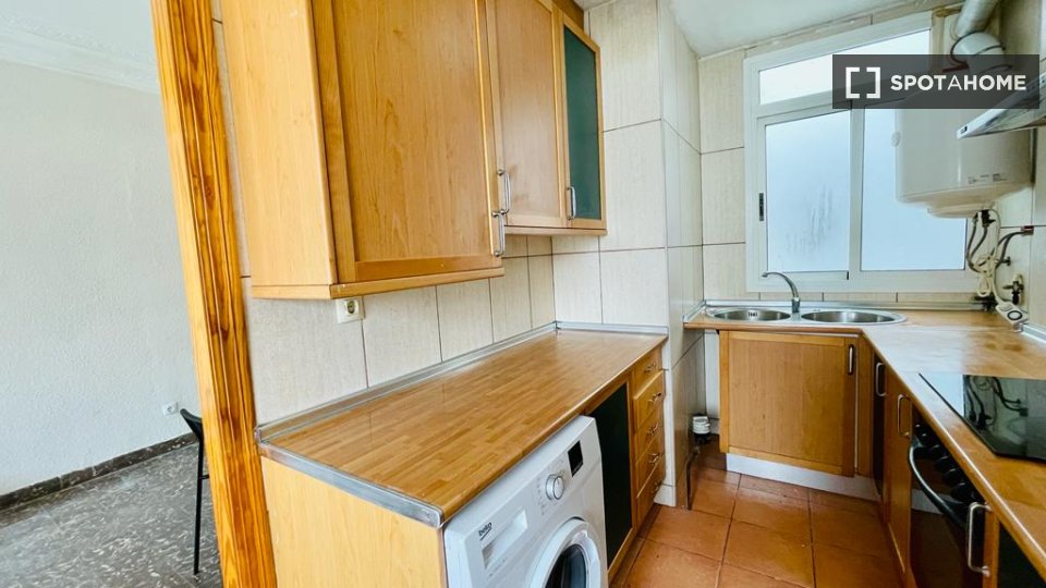 Apartment Valencia, 3 beds, 69m² — photo 15