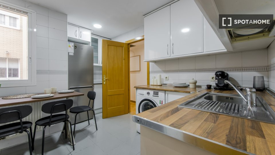Double room Madrid, 5 beds — photo 12