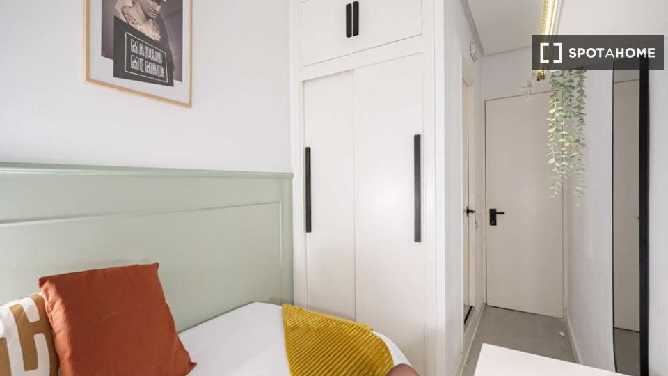Double room Madrid, 67 beds — photo 9