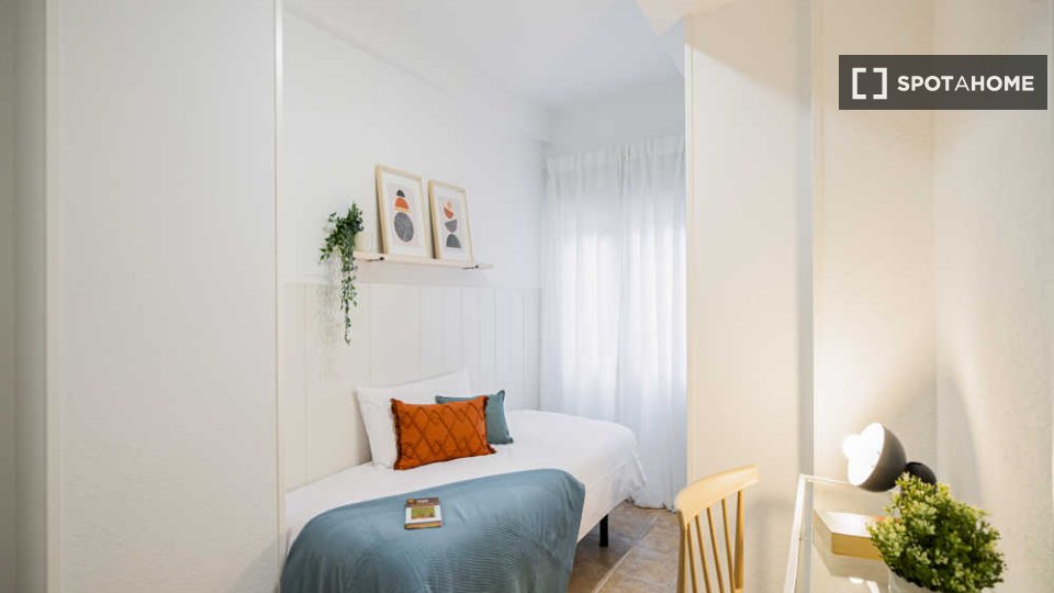 Double room Madrid, 25 beds — photo 47