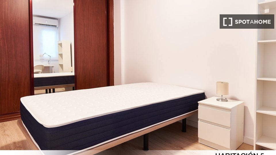 Double room Seville, 5 beds — photo 40