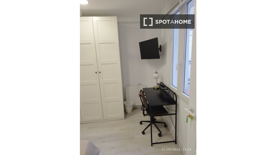 Double room Madrid, 8 beds, 240m² — photo 18