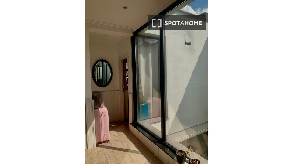 Double room Brussels, 6 beds, 250m² — photo 8