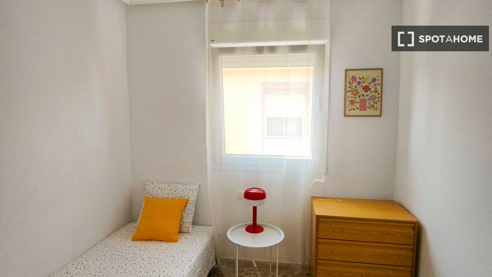 Apartment Alicante, 3 beds, 70m² — photo 8
