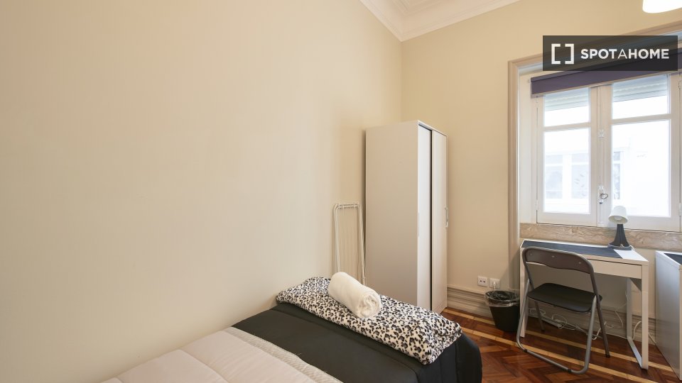 Double room Lisbon, 9 beds — photo 27