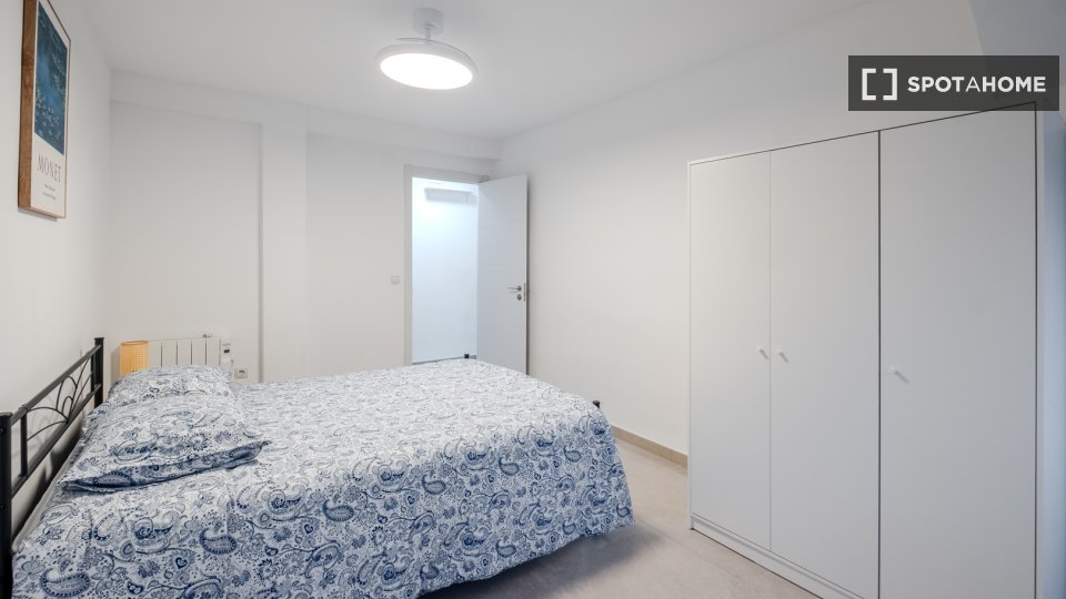 Double room Madrid, 3 beds — photo 24