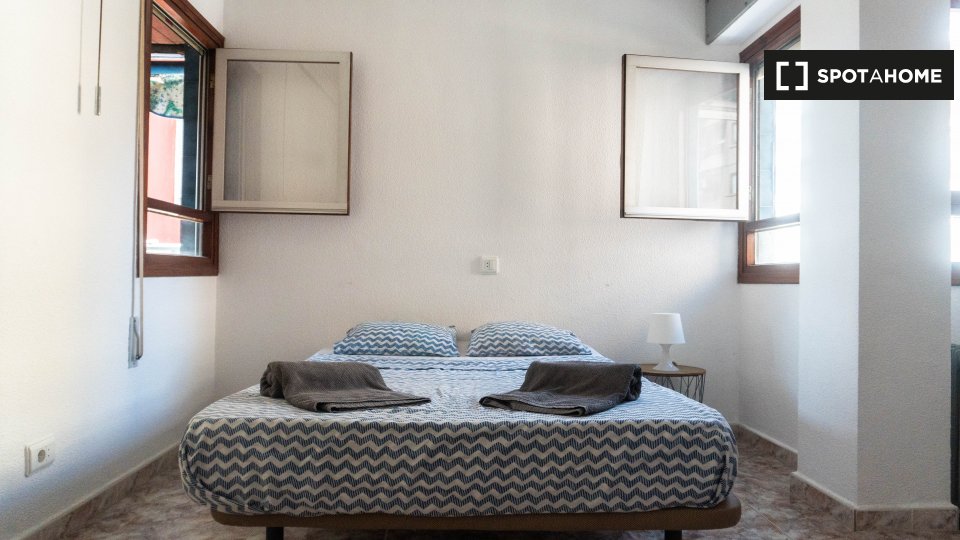 Double room Valencia, 7 beds, 200m² — photo 2
