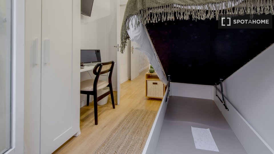 Double room Madrid, 5 beds, 100m² — photo 19