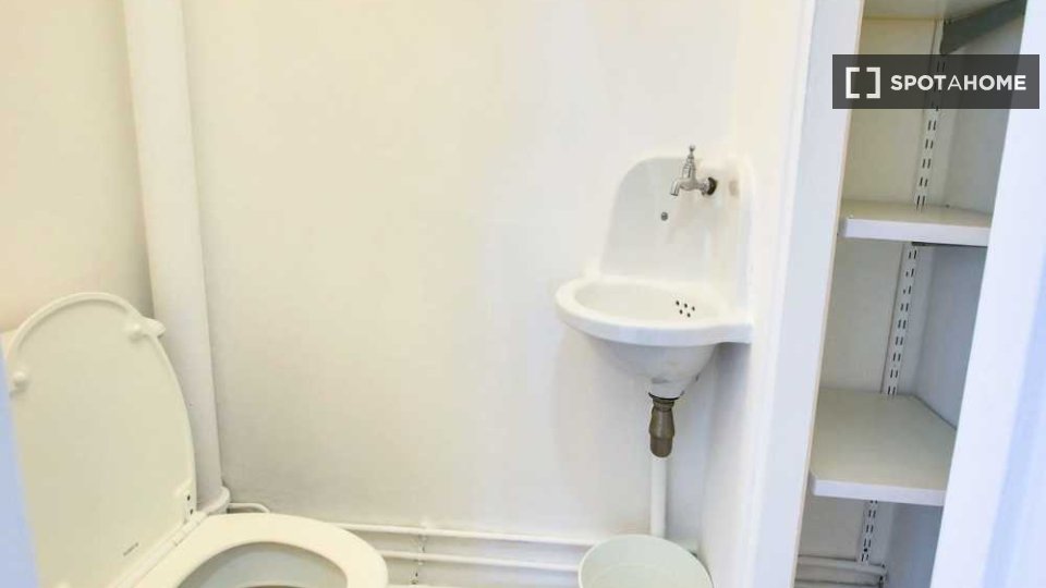 Double room Lille, 3 beds, 70m² — photo 9