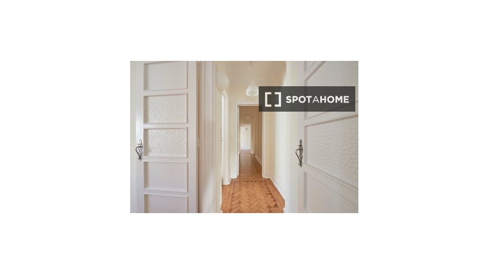 Double room Lisbon, 5 beds — photo 19
