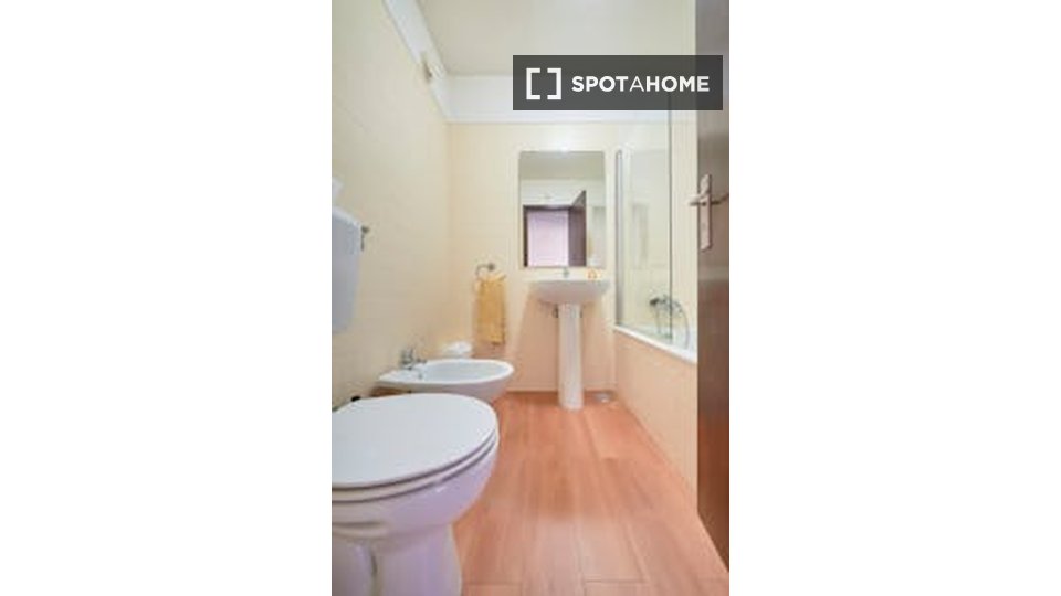 Double room Lisbon, 5 beds — photo 6