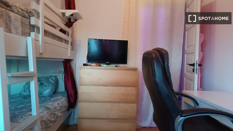 Double room Lisbon, 3 beds, 90m² — photo 48