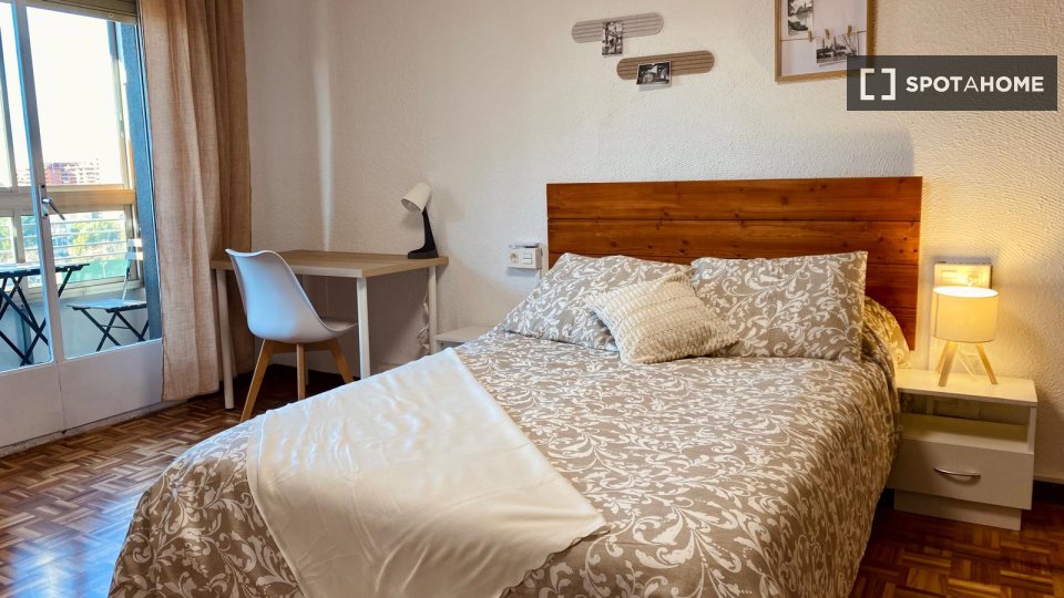 Double room Zaragoza, 4 beds, 92m² — photo 4