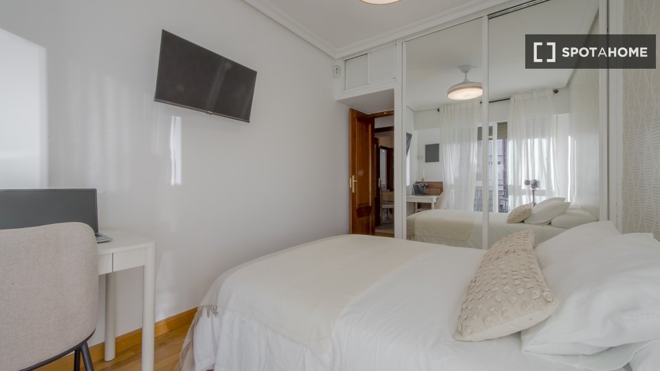 Double room Madrid, 5 beds, 145m² — photo 11