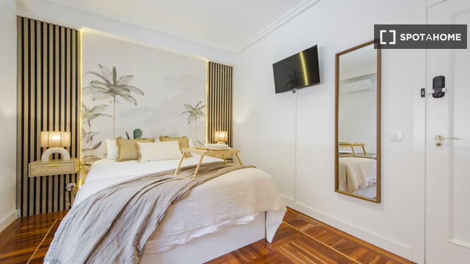 Double room Madrid, 6 beds, 117m² — photo 12