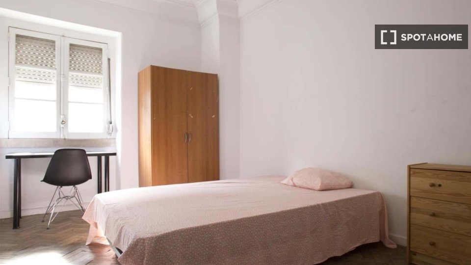 Double room Lisbon, 7 beds — photo 20