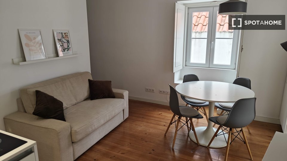 Apartment mono Lisbon, 45m² — photo 2