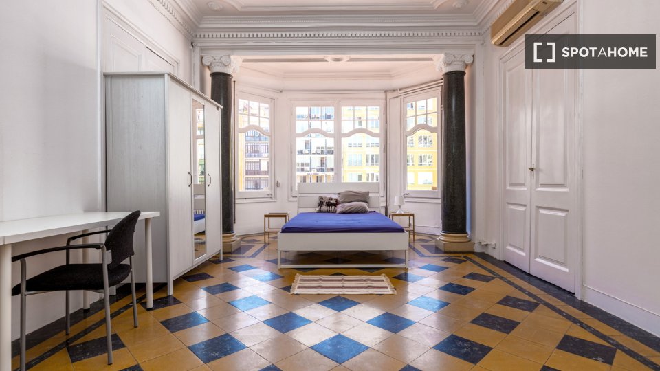 Double room Barcelona, 8 beds, 175m² — photo 1