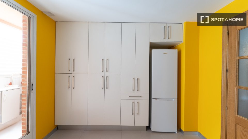 Double room Madrid, 5 beds — photo 9