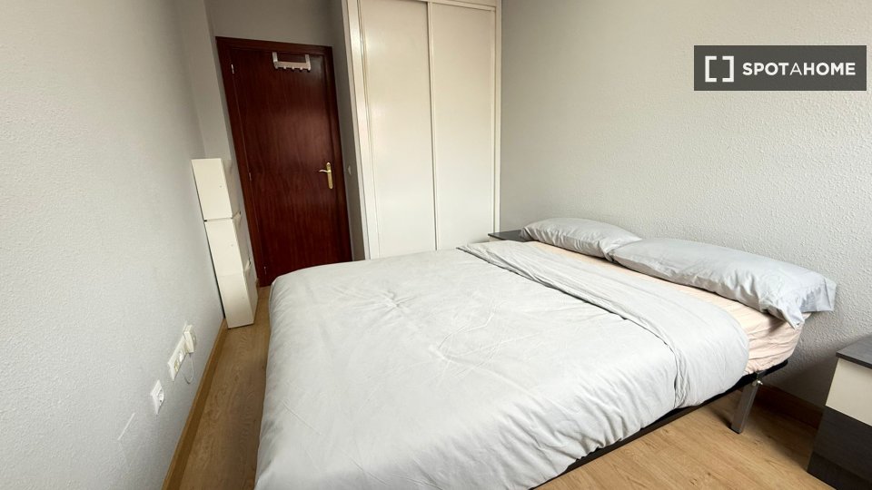 Double room Madrid, 3 beds, 130m² — photo 1