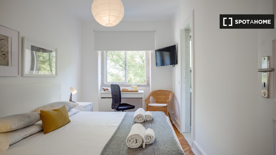 Double room Lisbon, 4 beds — photo 5
