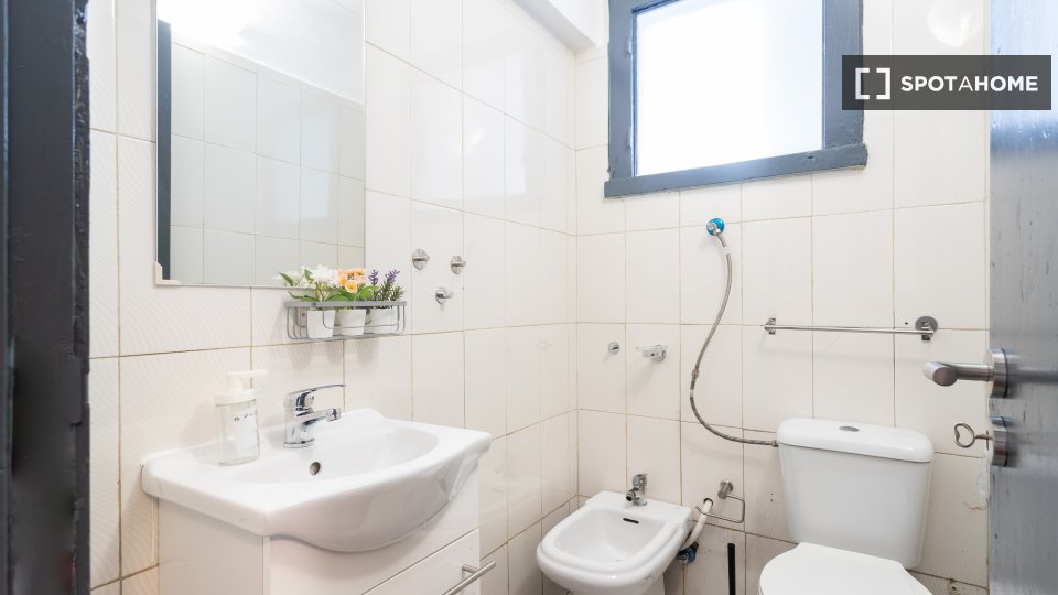Double room Lisbon, 4 beds, 110m² — photo 10