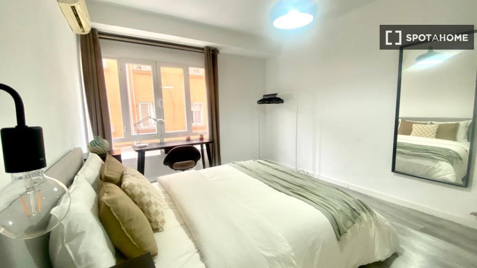Double room Madrid, 5 beds — photo 7