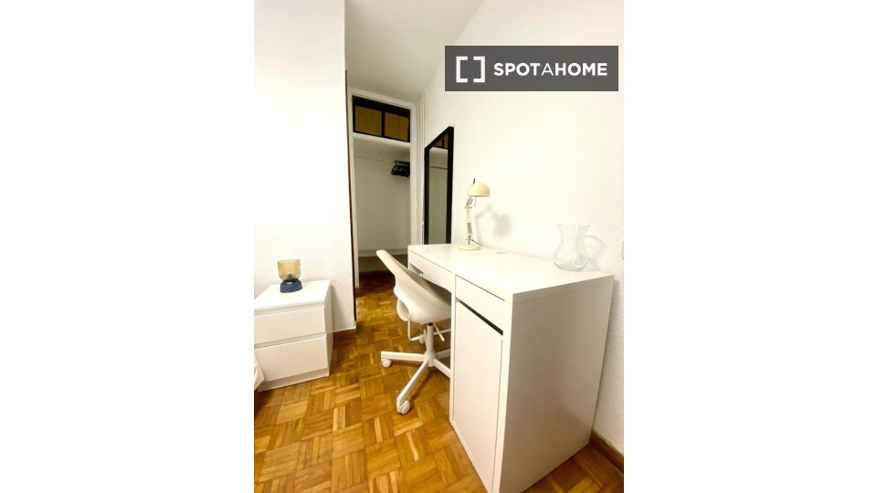 Double room Madrid, 6 beds — photo 3