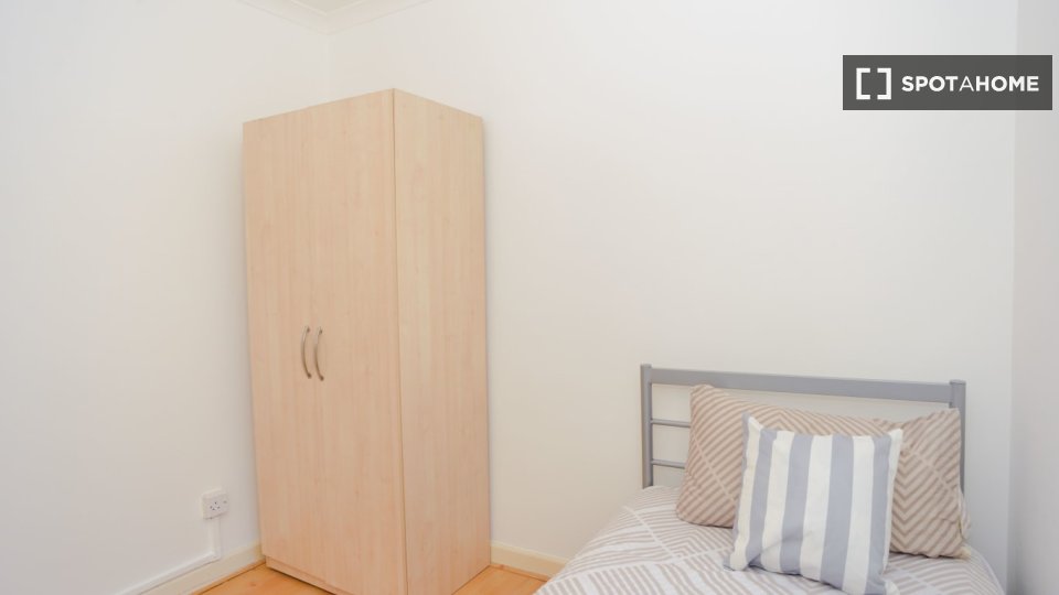 Double room London, 4 beds — photo 10