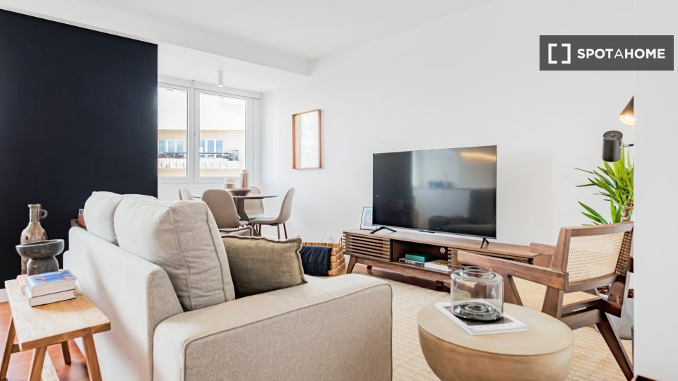 Apartment Lisbon, 2 beds, 74m² — photo 3