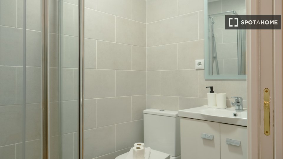 Double room Lisbon, 6 beds — photo 10