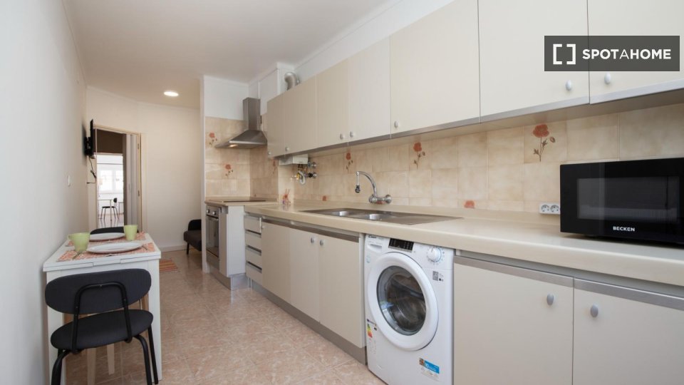 Double room Lisbon, 4 beds, 100m² — photo 3