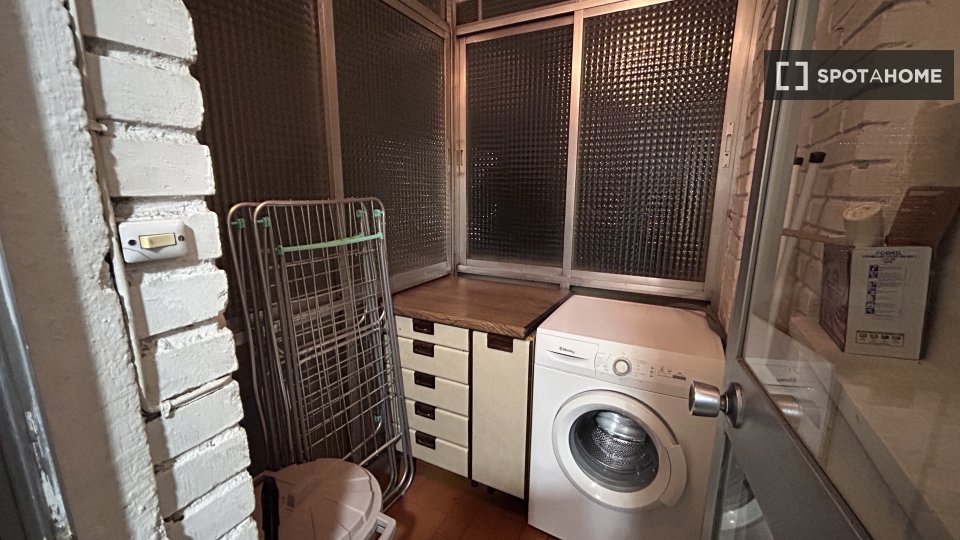 Double room Madrid, 5 beds, 20m² — photo 5