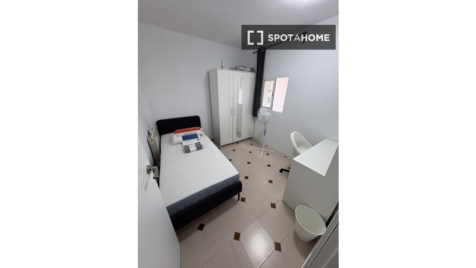 Se alquila habitación en Los Ángeles, Madrid