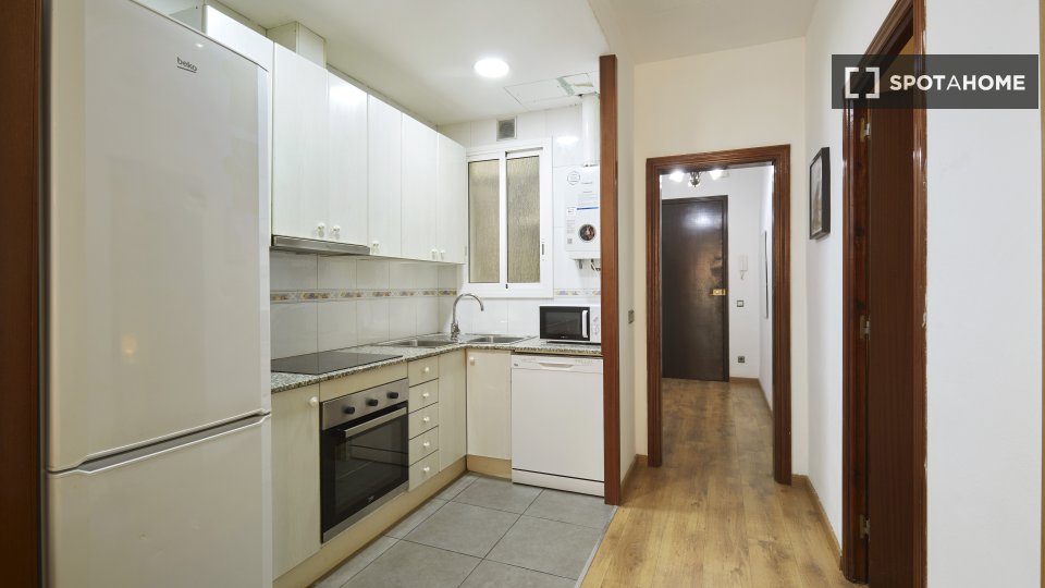 Apartment Barcelona, 4 beds, 80m² — photo 30