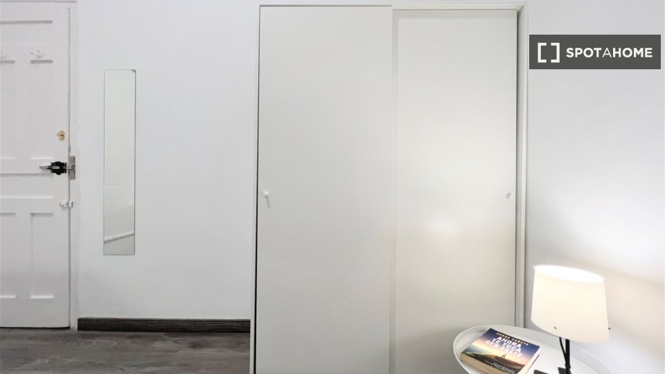 Double room Madrid, 6 beds, 100m² — photo 6