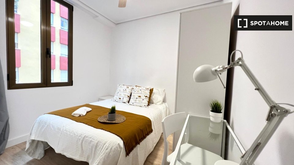 Apartment with 2 bedrooms for rent in Campo De Ourique, Lisbon - a Valencia