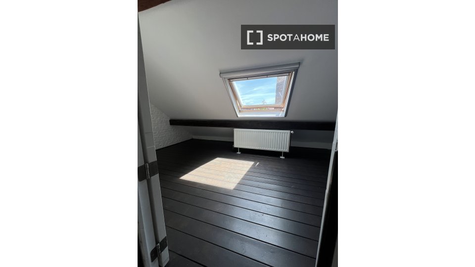Double room Brussels, 9 beds, 13m² — photo 26
