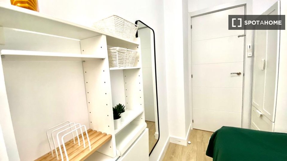 Double room Madrid, 9 beds — photo 81