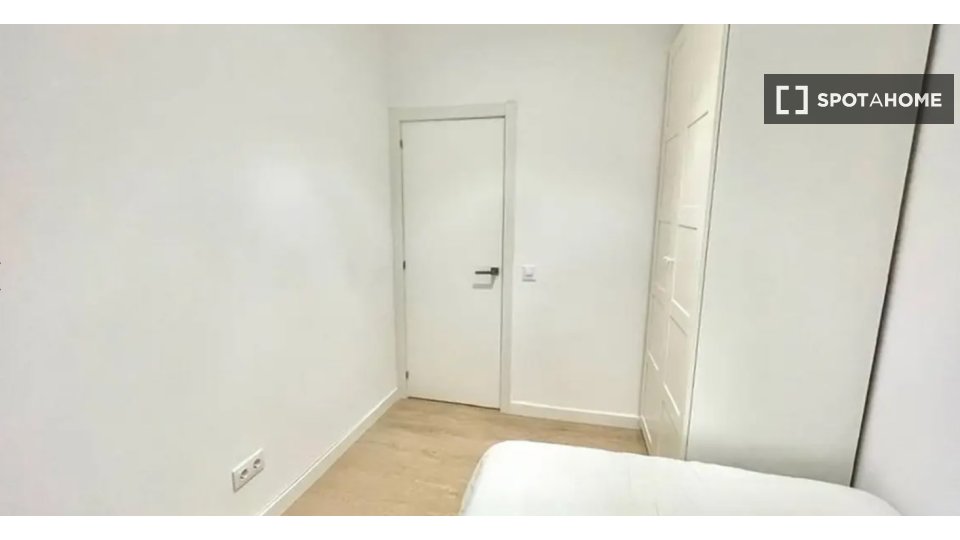 Double room Madrid, 18 beds — photo 25