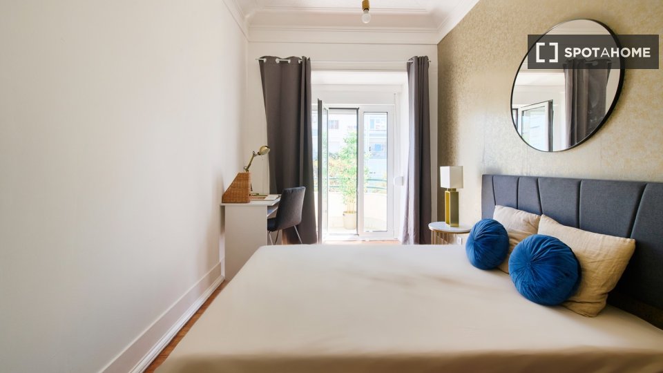 Double room Lisbon, 5 beds — photo 13