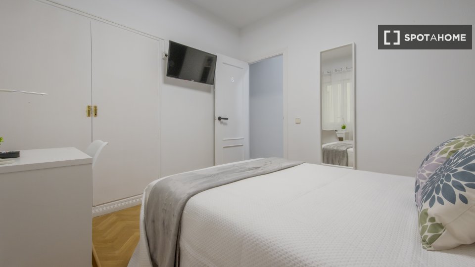 Double room Madrid, 8 beds, 200m² — photo 3