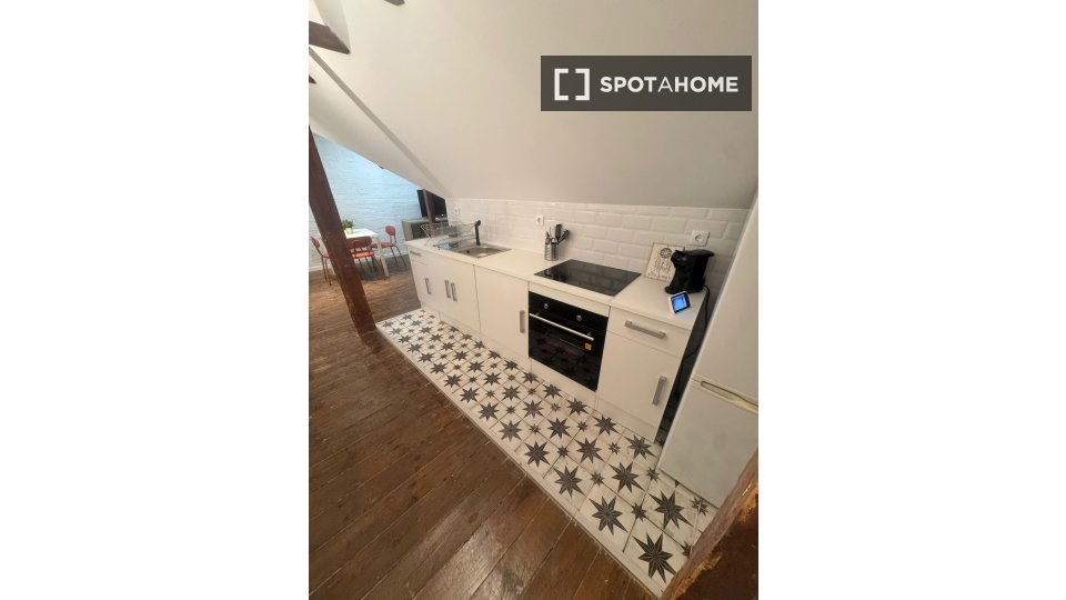 Apartment Lisbon, 2 beds, 80m² — photo 17