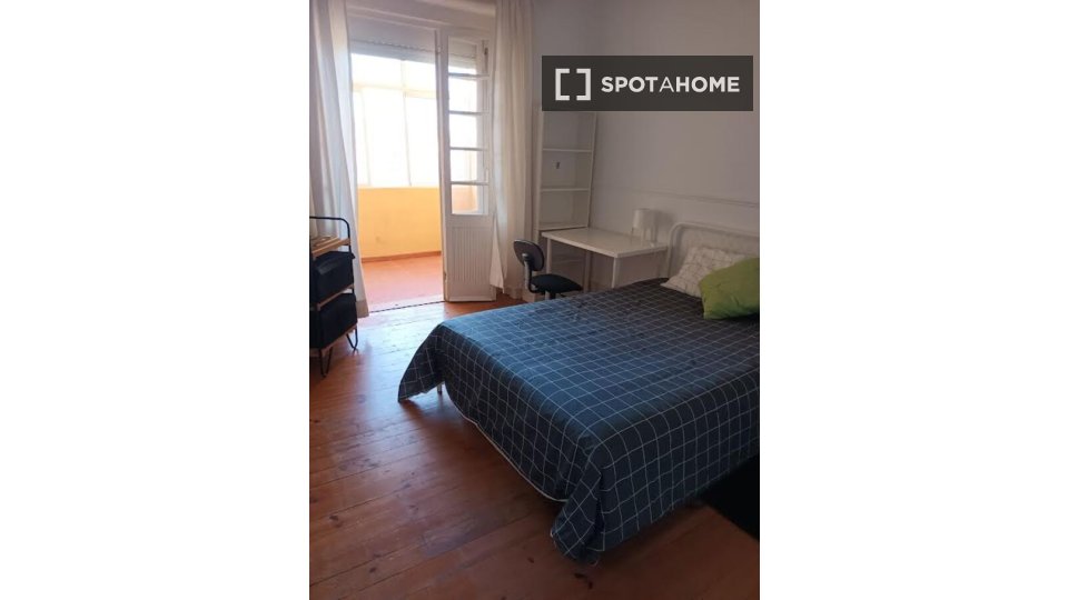 Double room Lisbon, 4 beds — photo 14