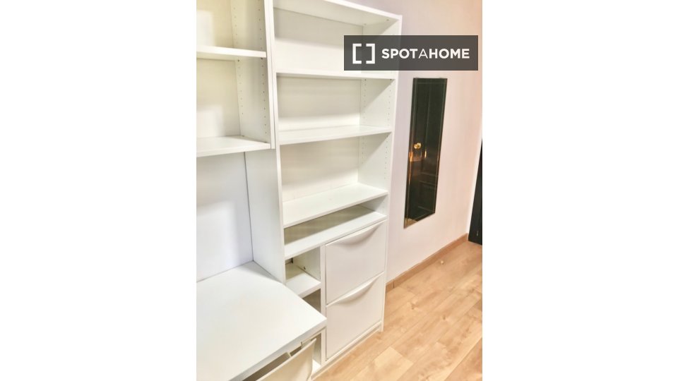 Double room Madrid, 5 beds, 120m² — photo 44