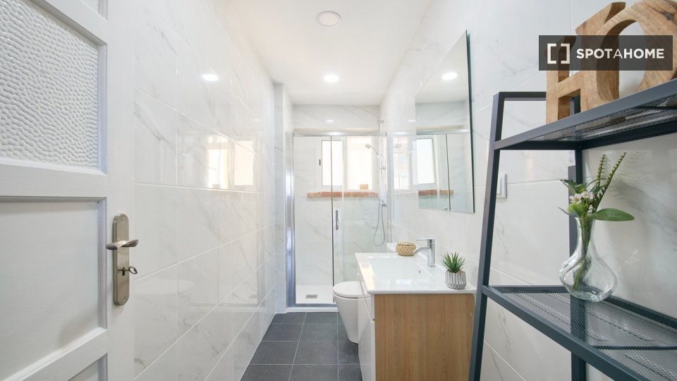Double room Lisbon, 4 beds — photo 38