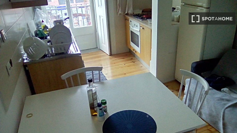 Double room Lisbon, 3 beds — photo 3