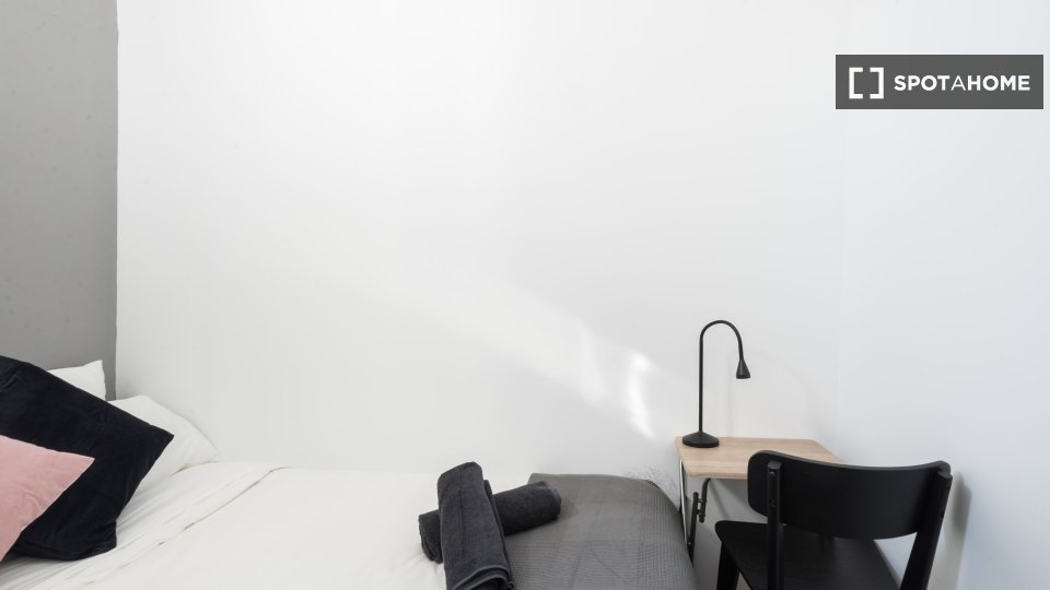 Double room Madrid, 7 beds, 140m² — photo 15