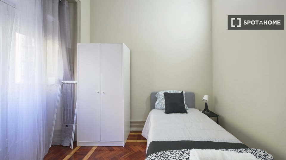 Double room Lisbon, 9 beds — photo 23